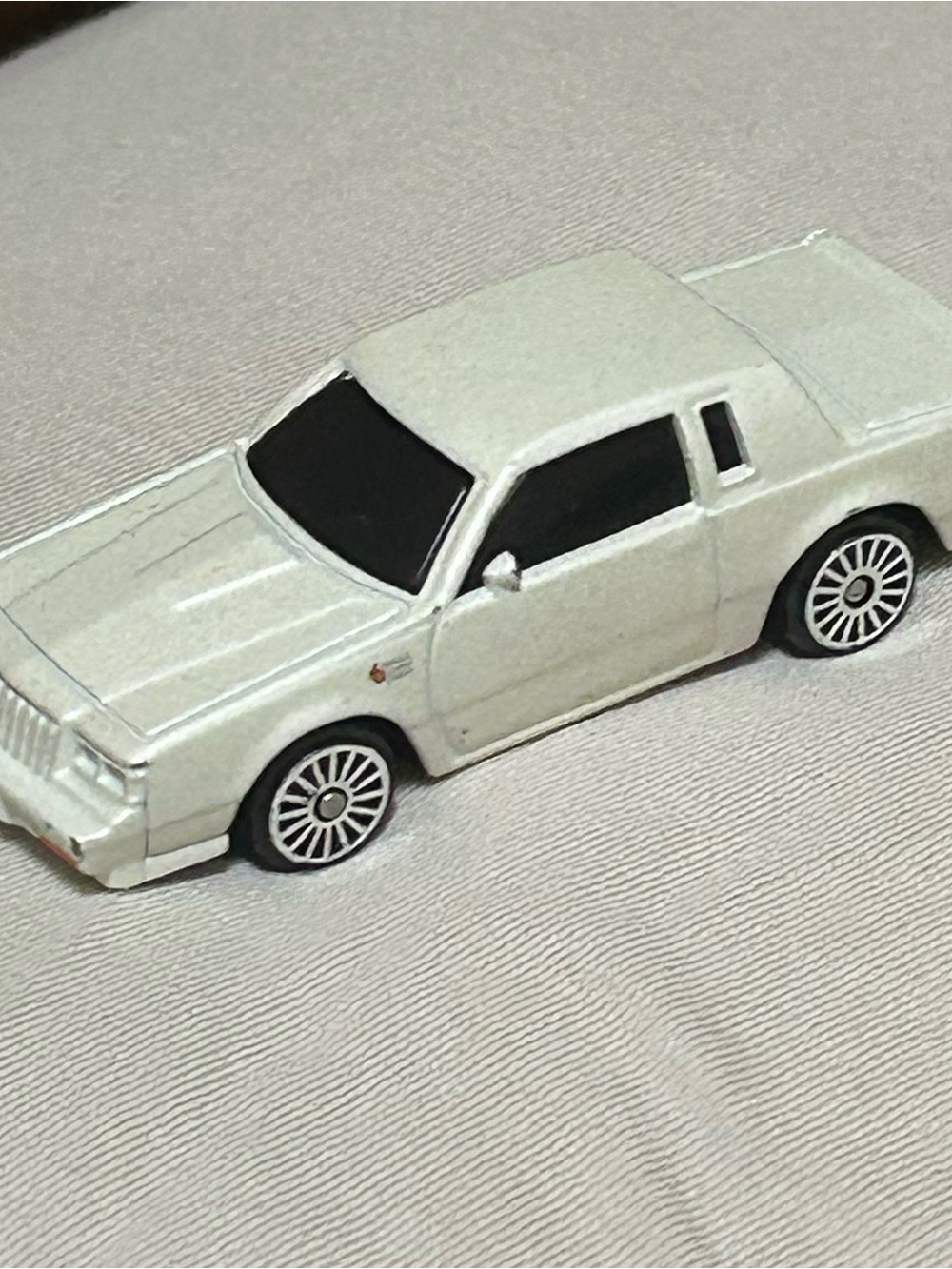 Maisto '87 Buick Grand National Adventure Force Muscle White 1:64 Diecast